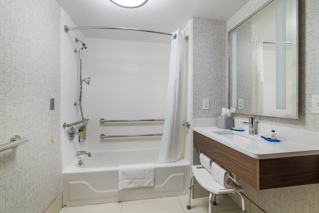 Holiday Inn Express - Plymouth By Ihg Eksteriør bilde